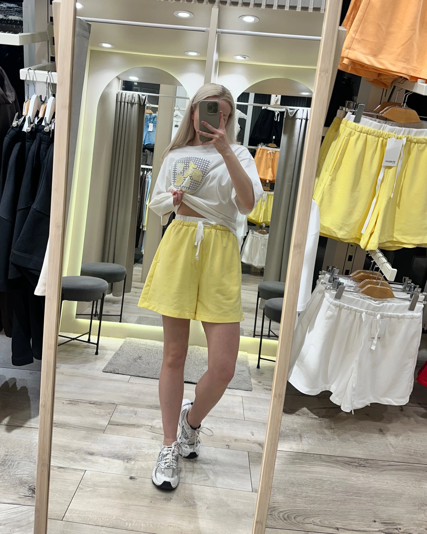 Шорти, жовтий